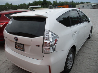 toyota prius v