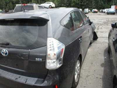 toyota prius v