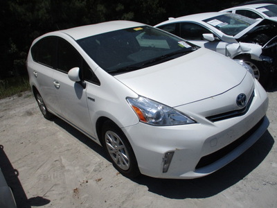 toyota prius v