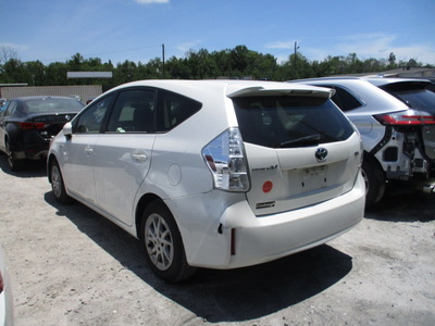 toyota prius v