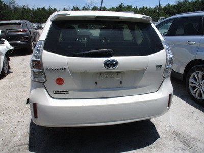 toyota prius v