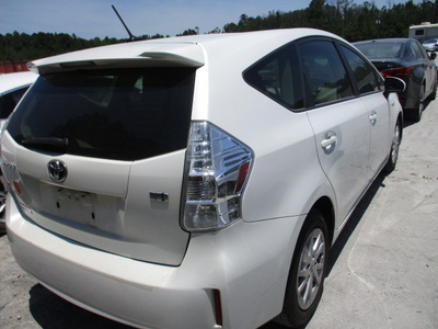 toyota prius v