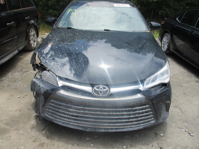 toyota camry xse xle