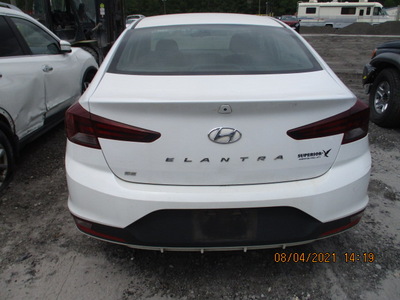 hyundai elantra se