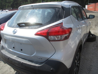 nissan kicks sv