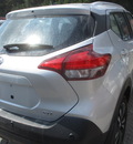 nissan kicks sv