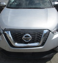 nissan kicks sv