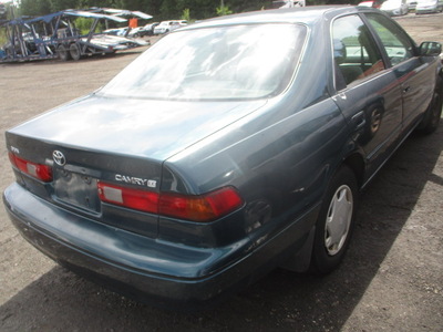 toyota camry ce le xle