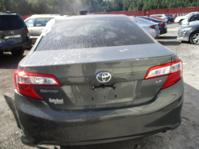 toyota camry se le xle