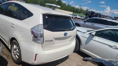 toyota prius v 1 8l